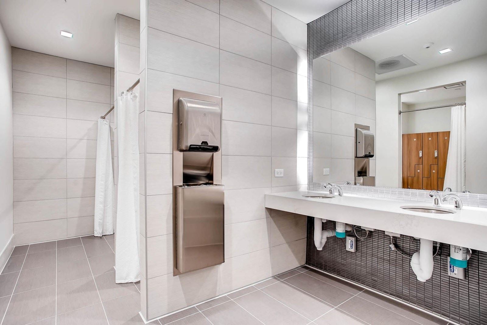 380 Interlocken Broomfield CO-large-025-14-Locker Room-1499x1000-72dpi