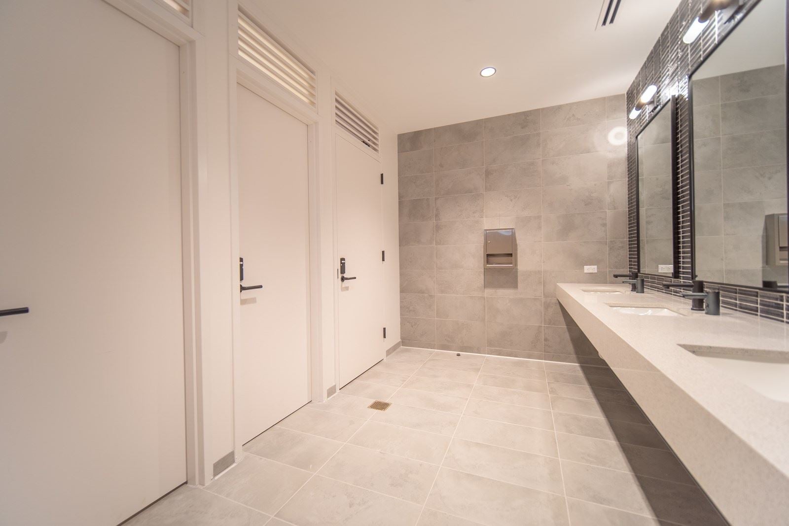 2002SummitGym(33of55)