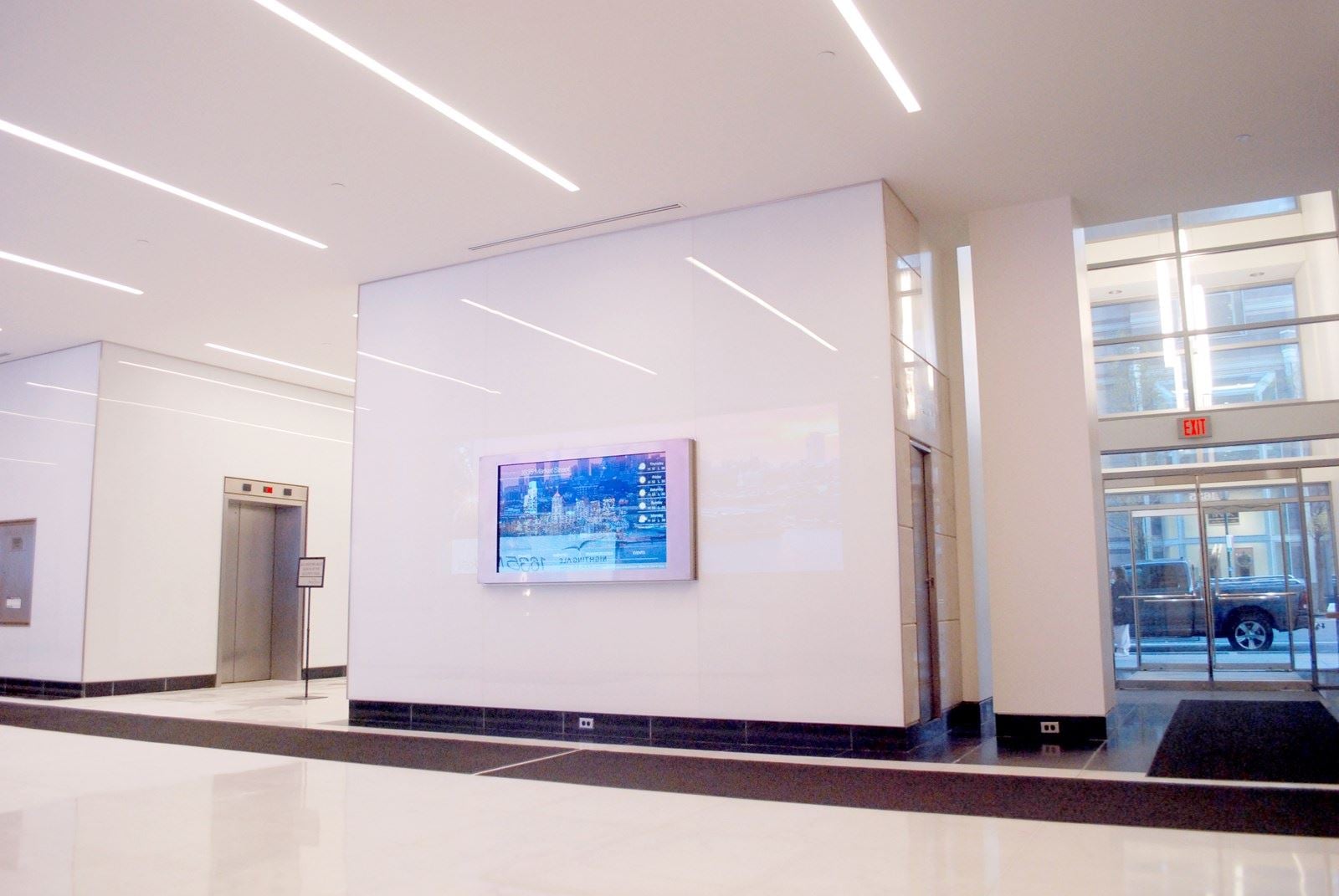 1635 Market Lobby (9)