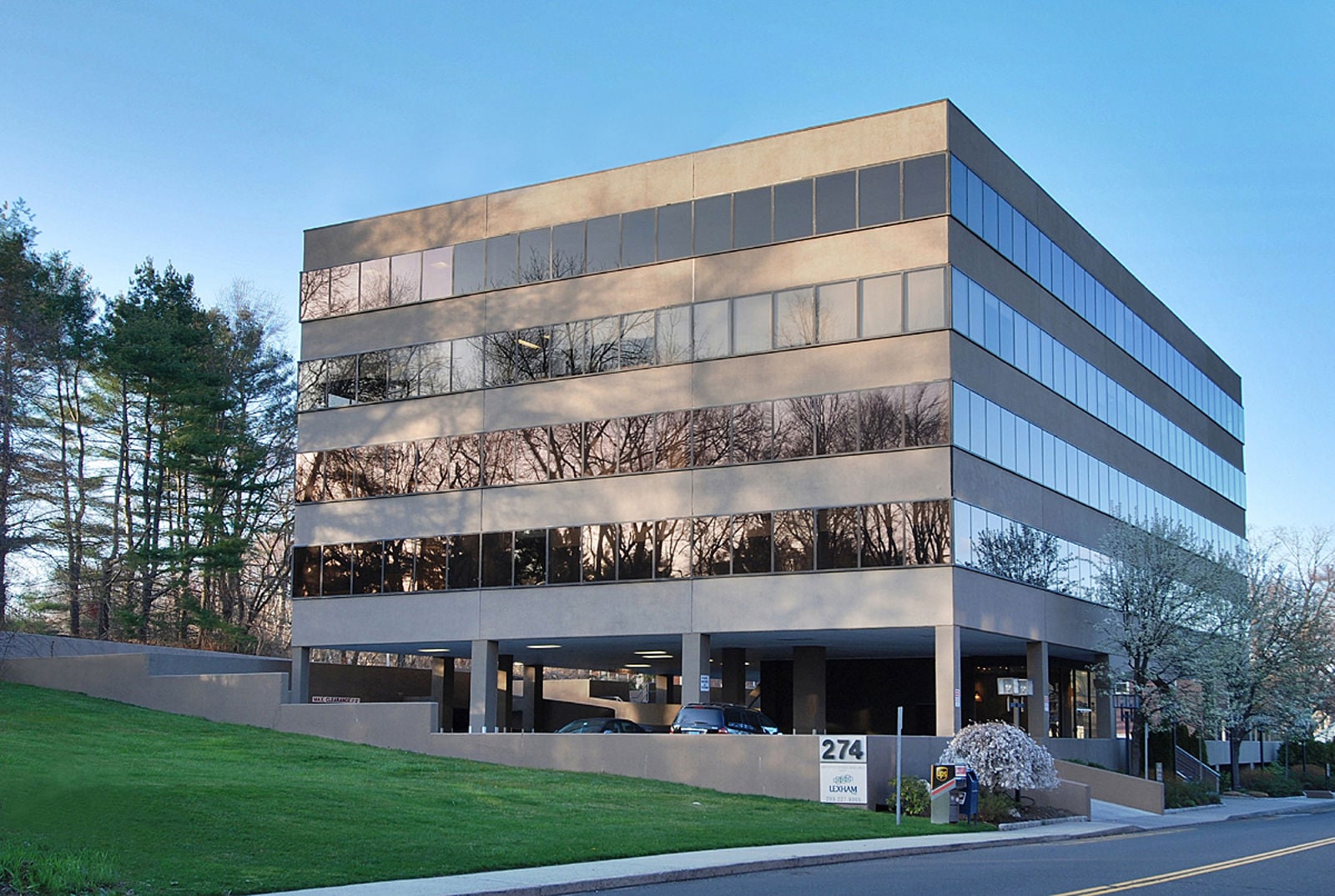 Photo Left 1 Lexham Riverside