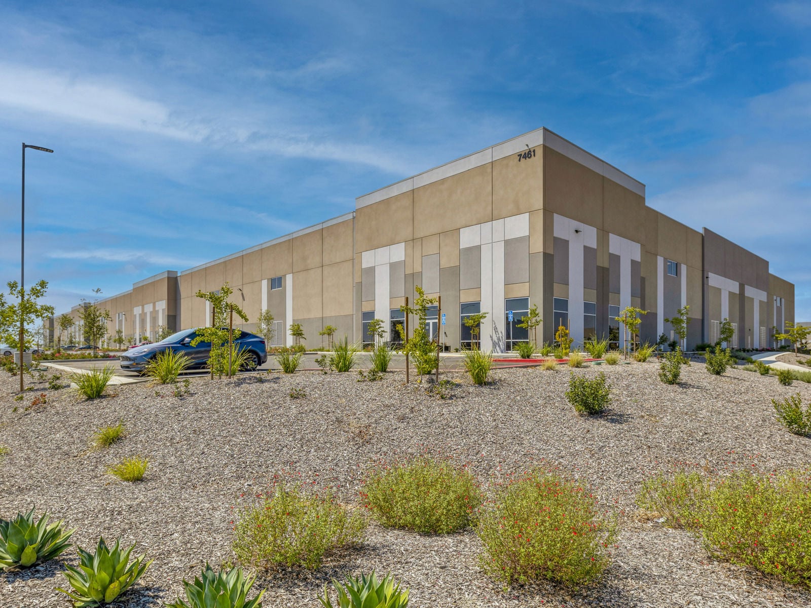 MainPhoto_Bldg8_1600x1200