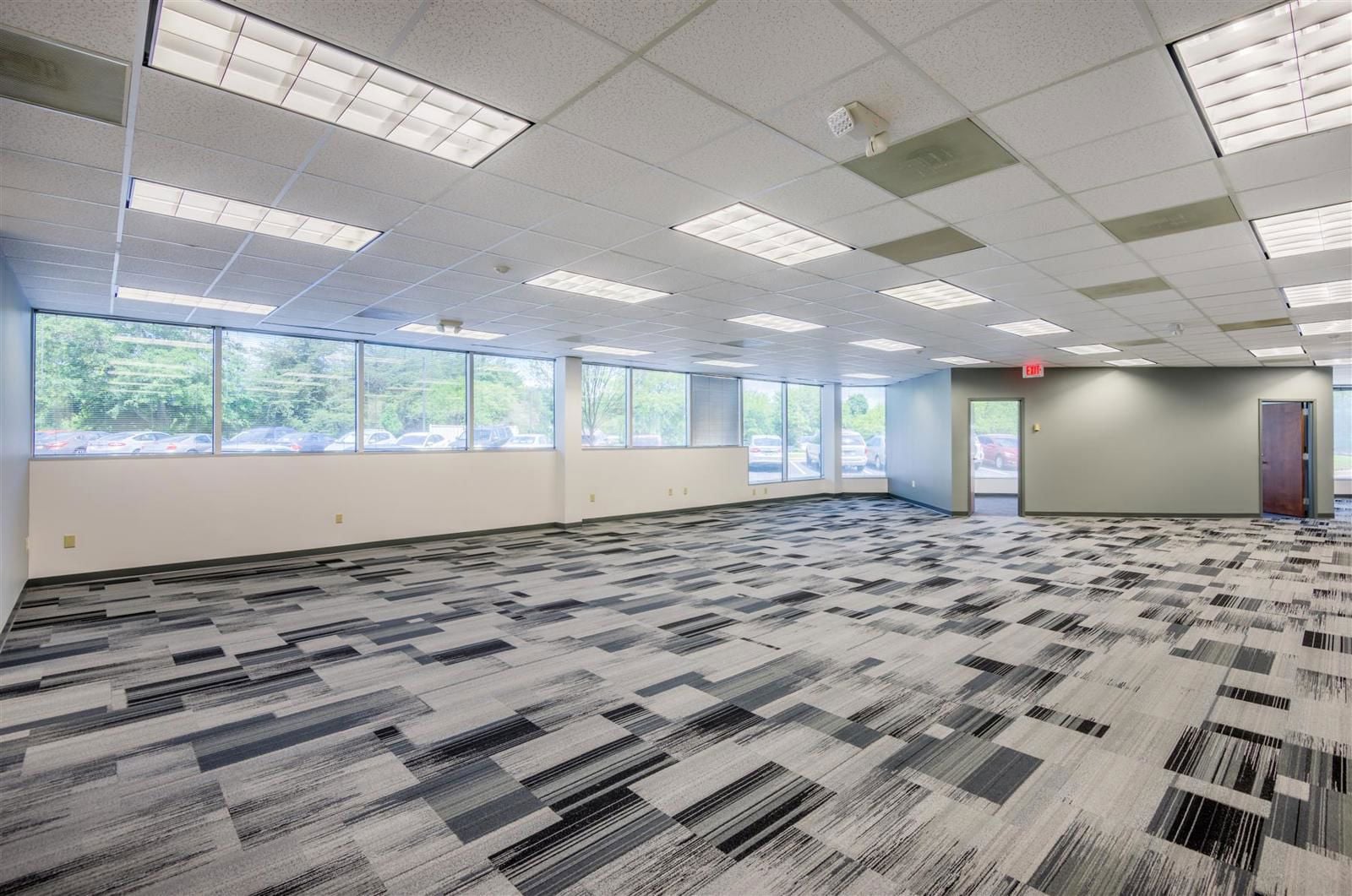 535-n-pleasantburg-int-4898-(ZF-9213-29339-1-033)