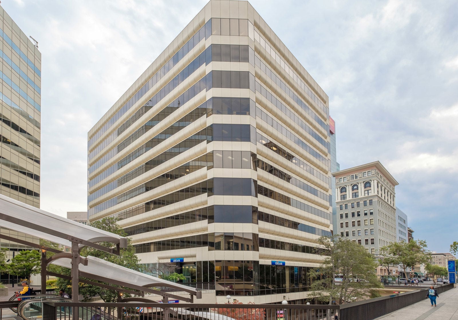 Exterior_1333 Broadway