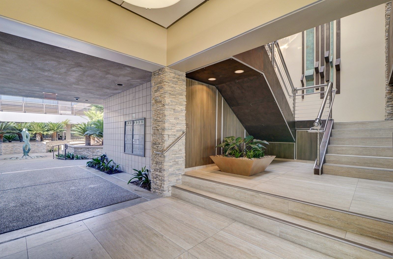 10 Governor_patio101