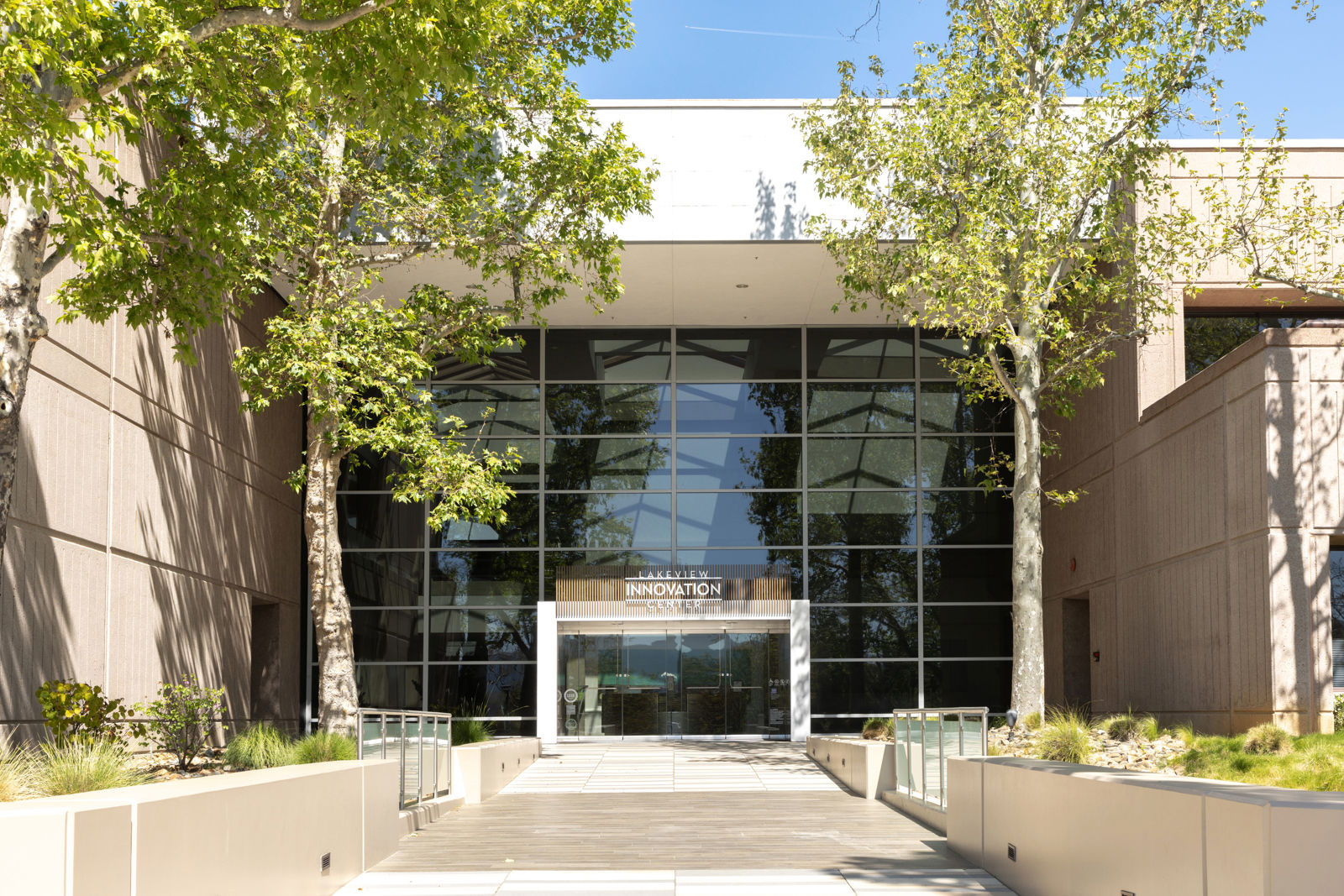 202404_JLL_LAKEVIEW_01