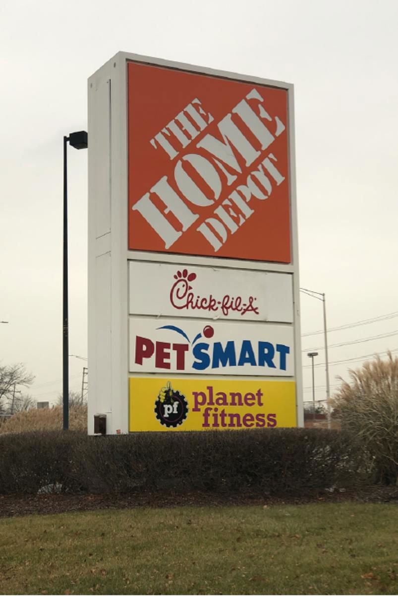 Shops of Schaumburg Court Pylon.PNG