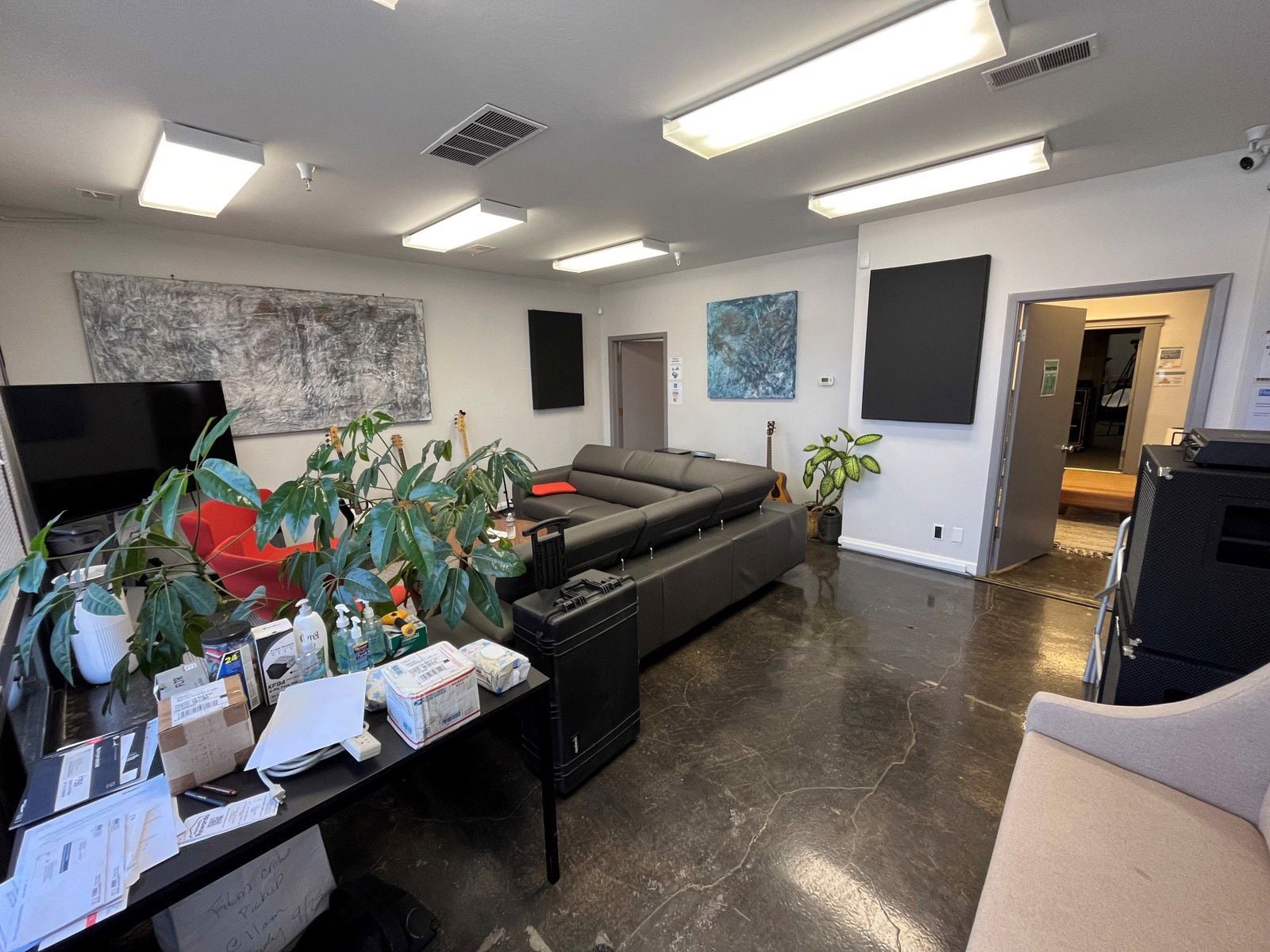 131 S Maple Ave, Unit 6 -Lounge Area