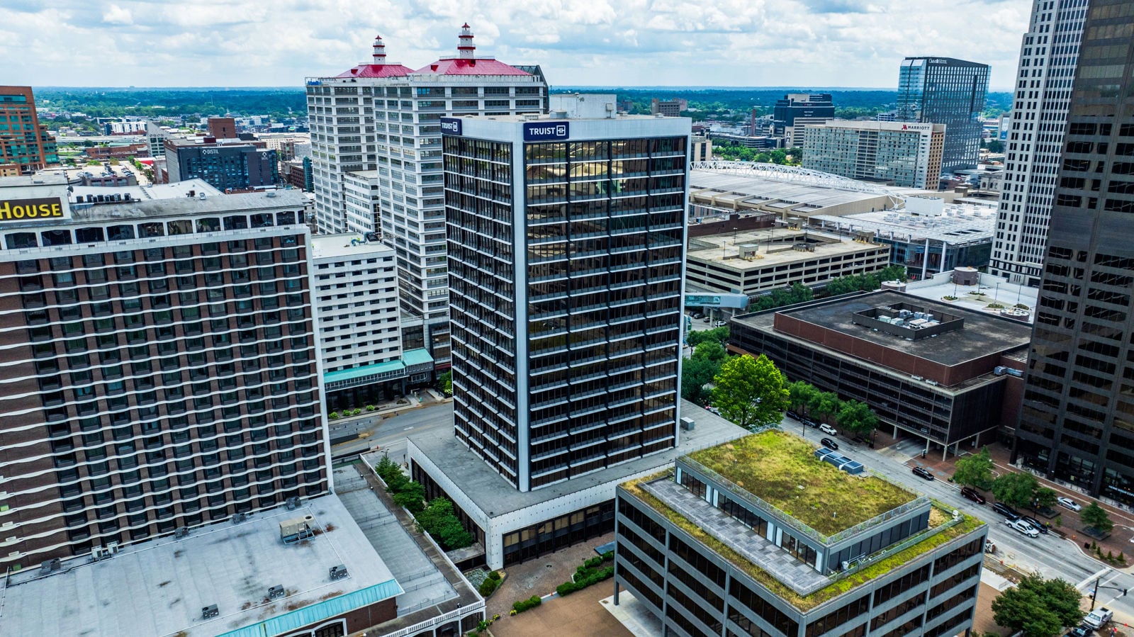 CBRE_401 W Main St-01