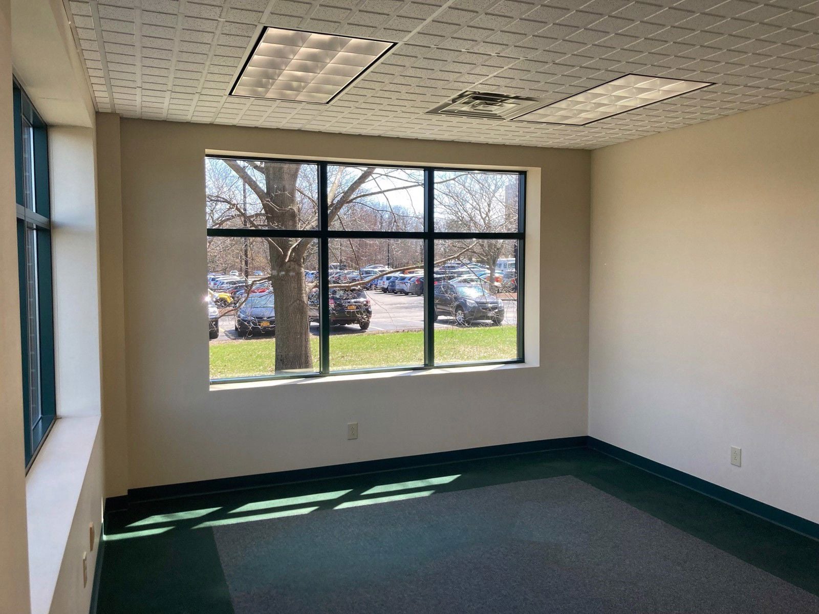 WAE side corner office 3