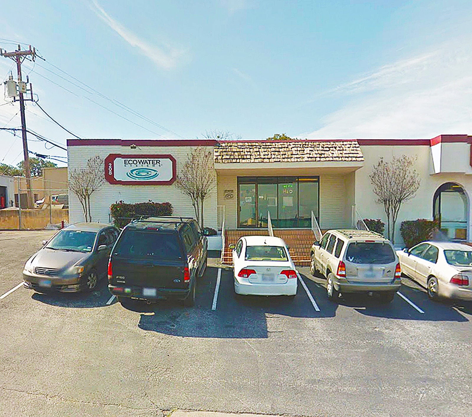 1322x799 208 East Nakoma