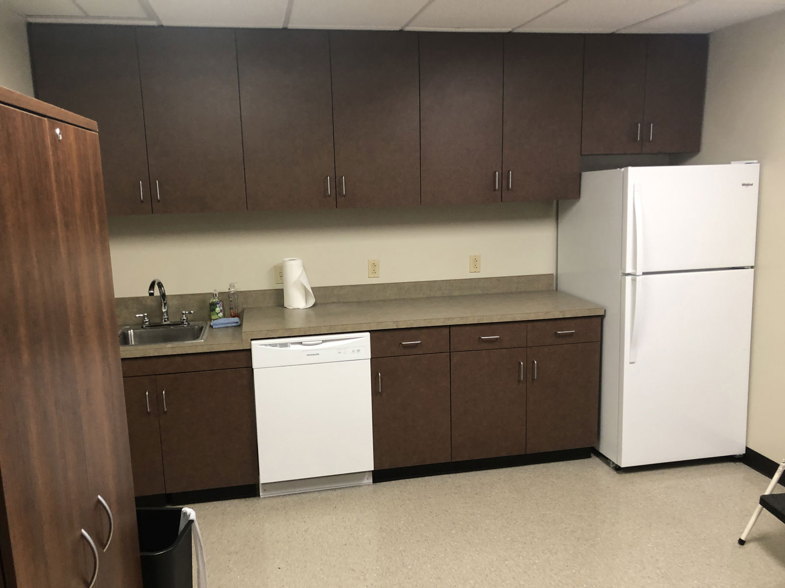 Suite 1450 Kitchen.JPG