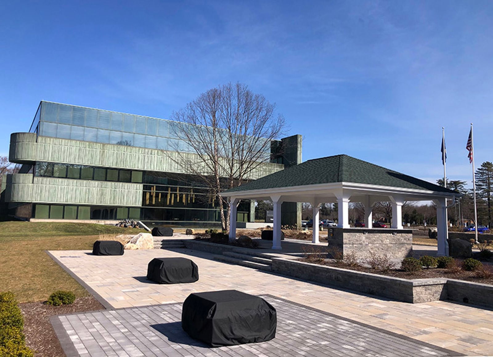 5-7 Waterside Patio Amenity