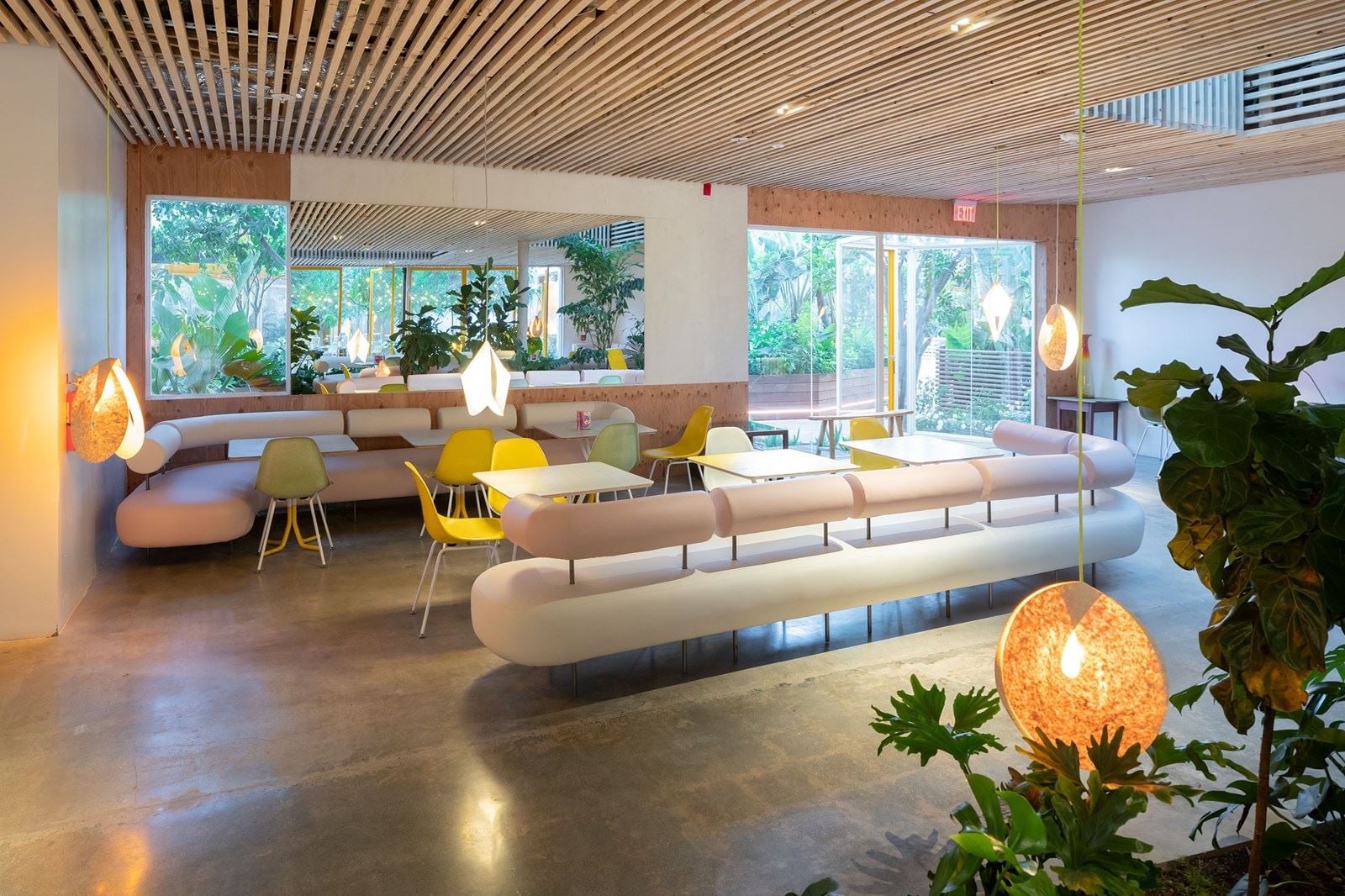 SH Hollywood SCA 5076