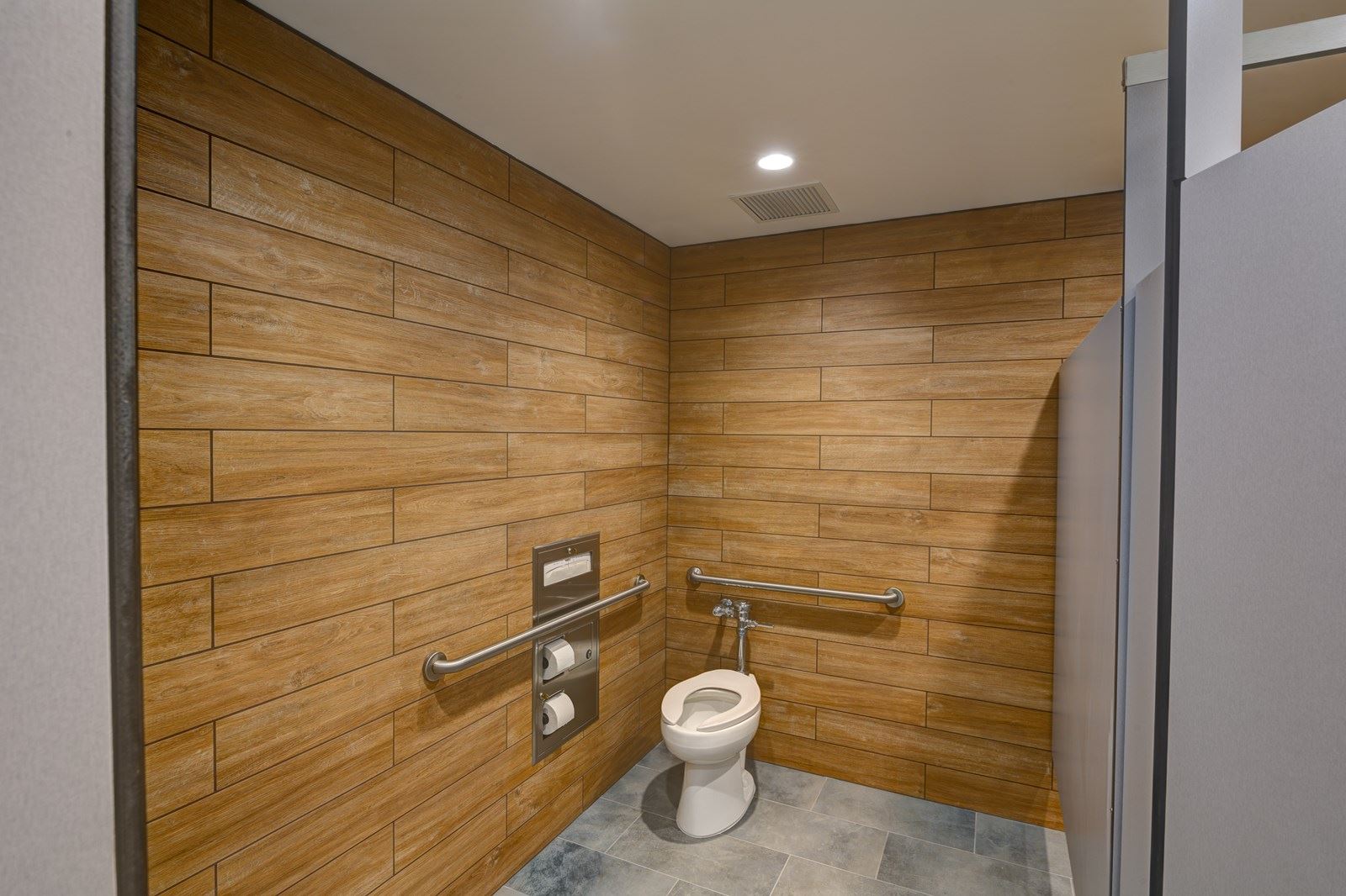 womens_bathroom_16_17_18_19_20