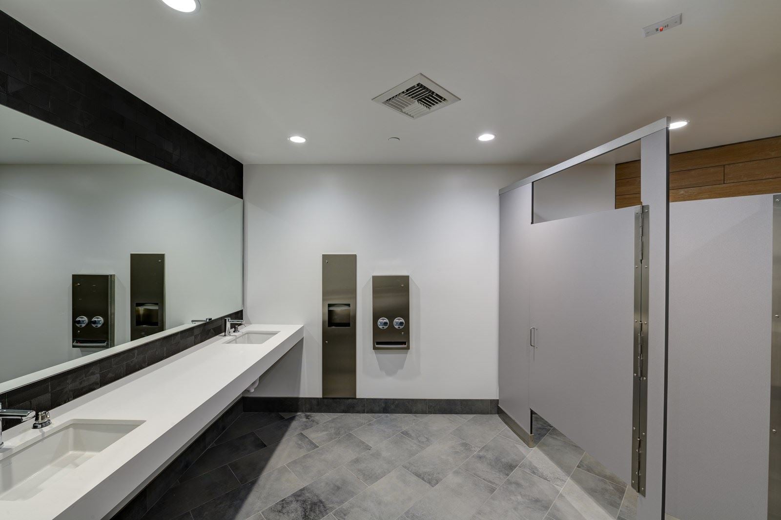 womens_bathroom_06_07_08_09_10