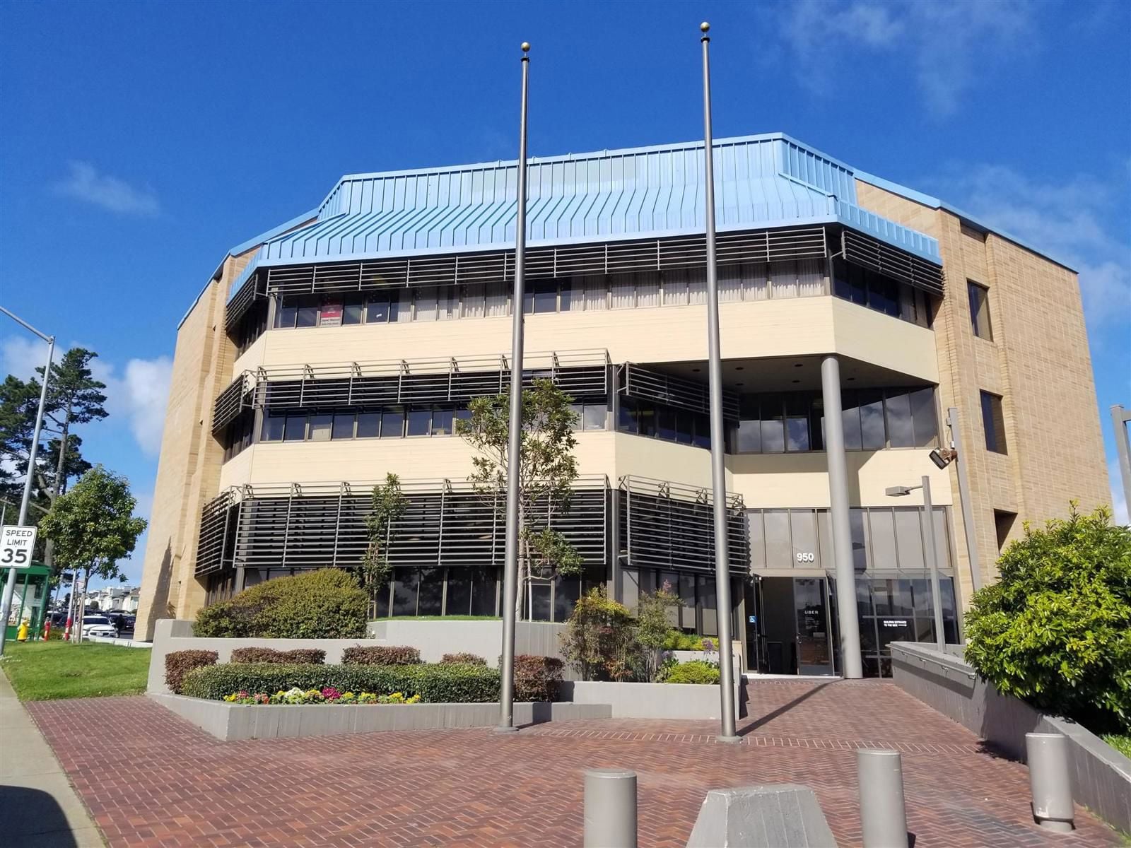 950 John Daly - Bldg