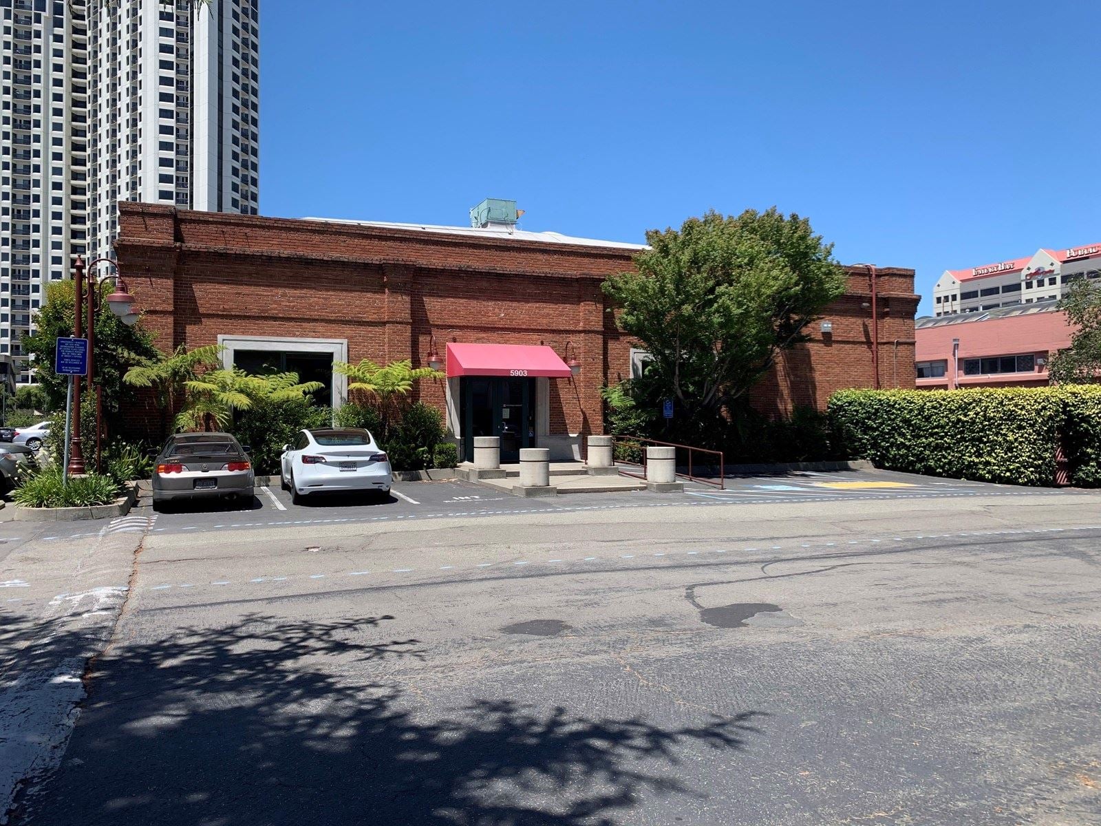 1-Exterior_5903 Christie