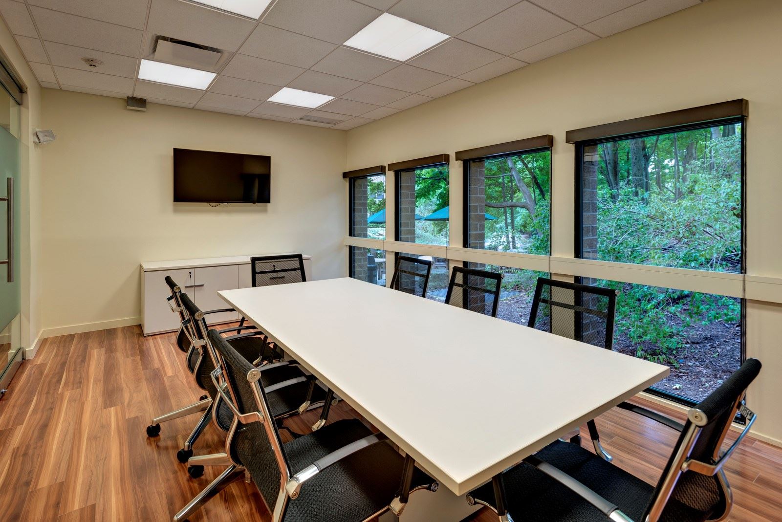 6 cafe conf room