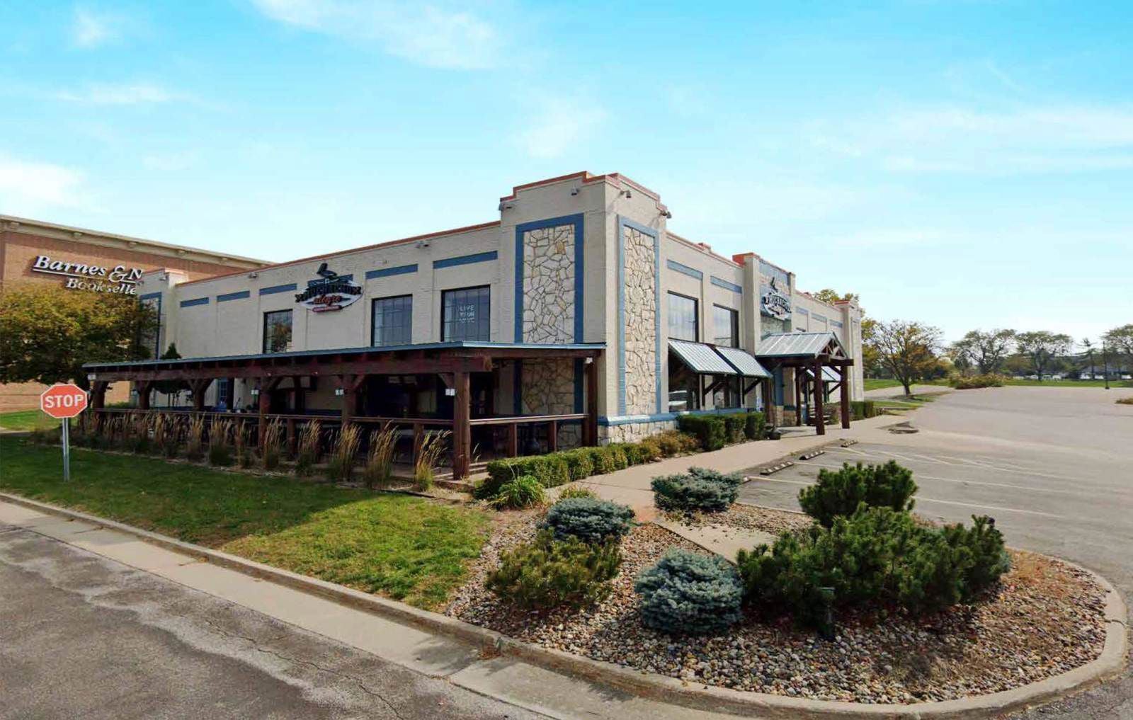 4570-University-Avenue-1