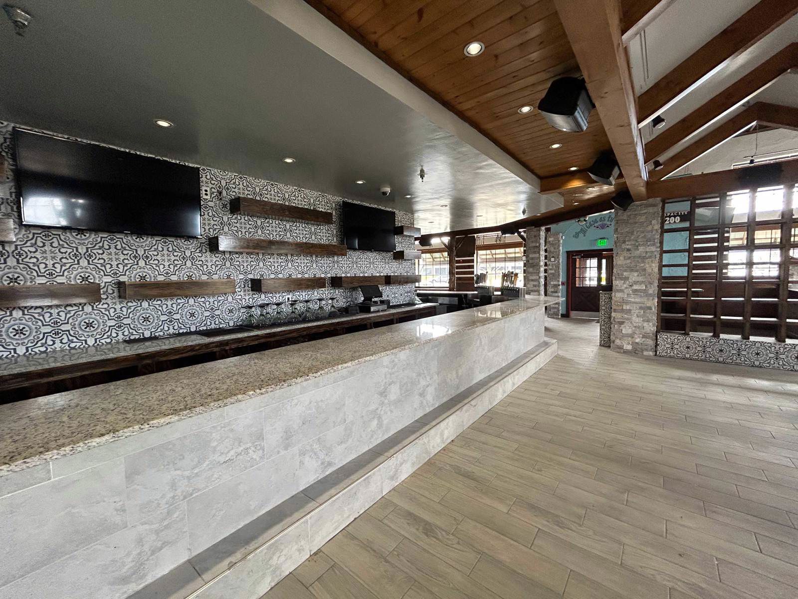 4570-University-Avenue-2.3