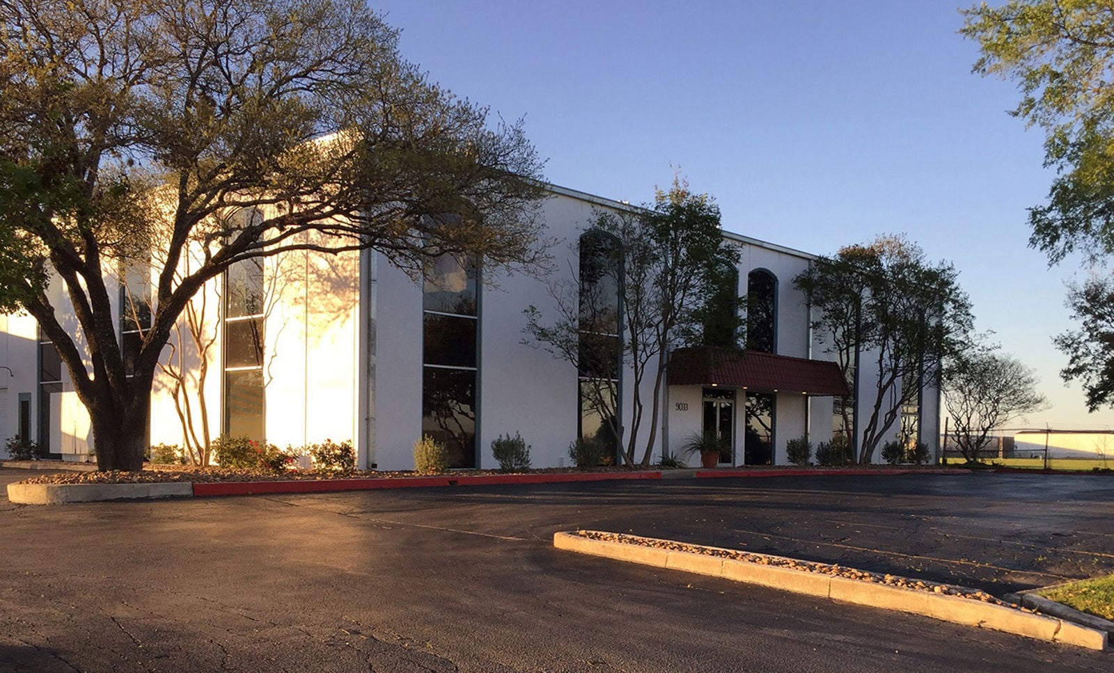 9035 Aero EntrancePic