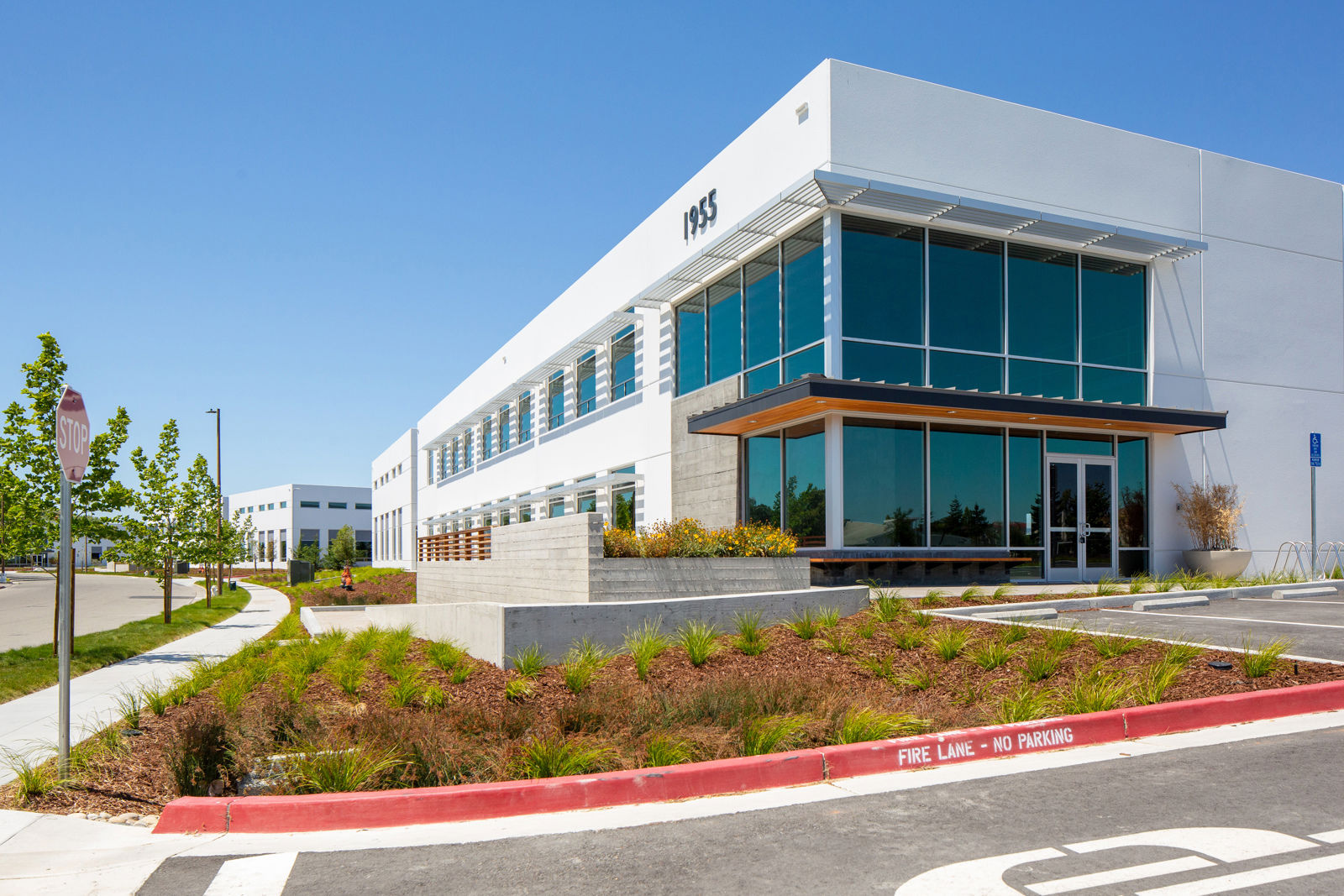 1955 N Loop Rd_Q5A3301