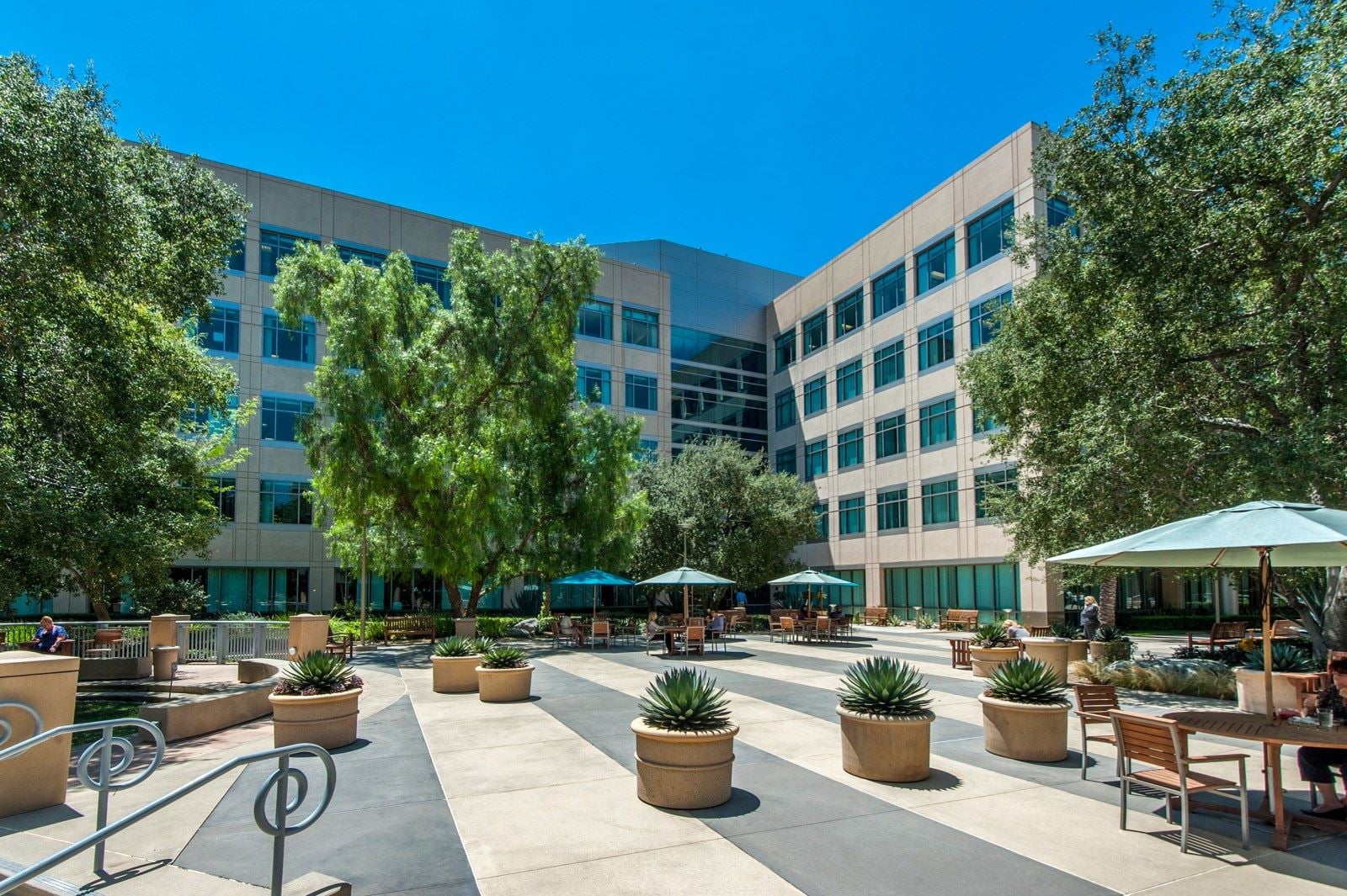 15 & 25 Enterprise Courtyard Area