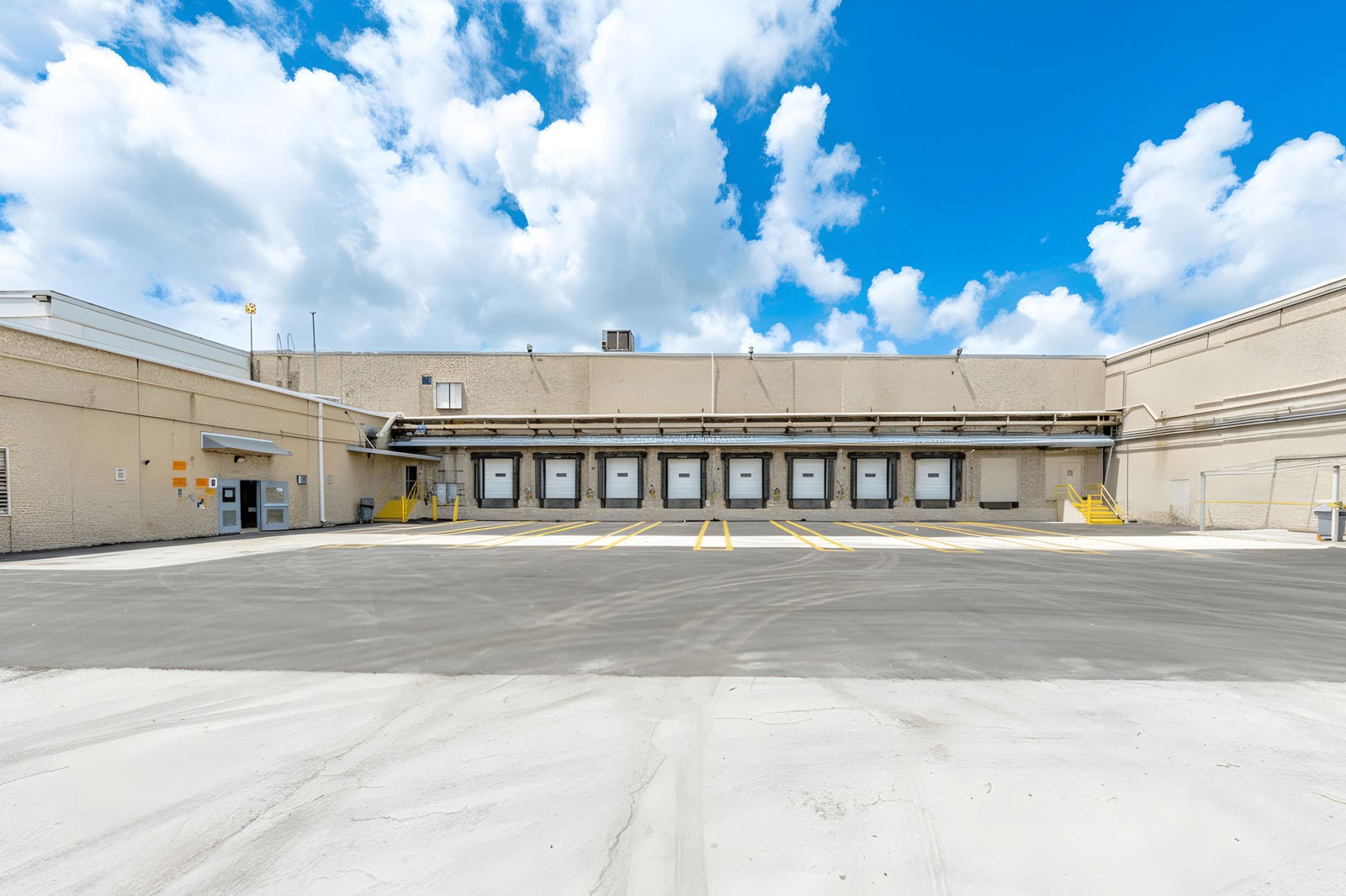 Exterior_18770NE6Ave_Mia26_1