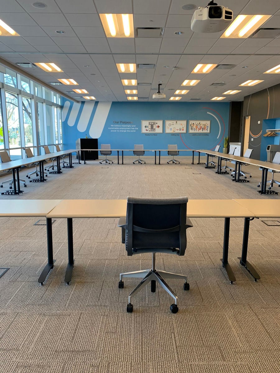 100 Manpower - interior 