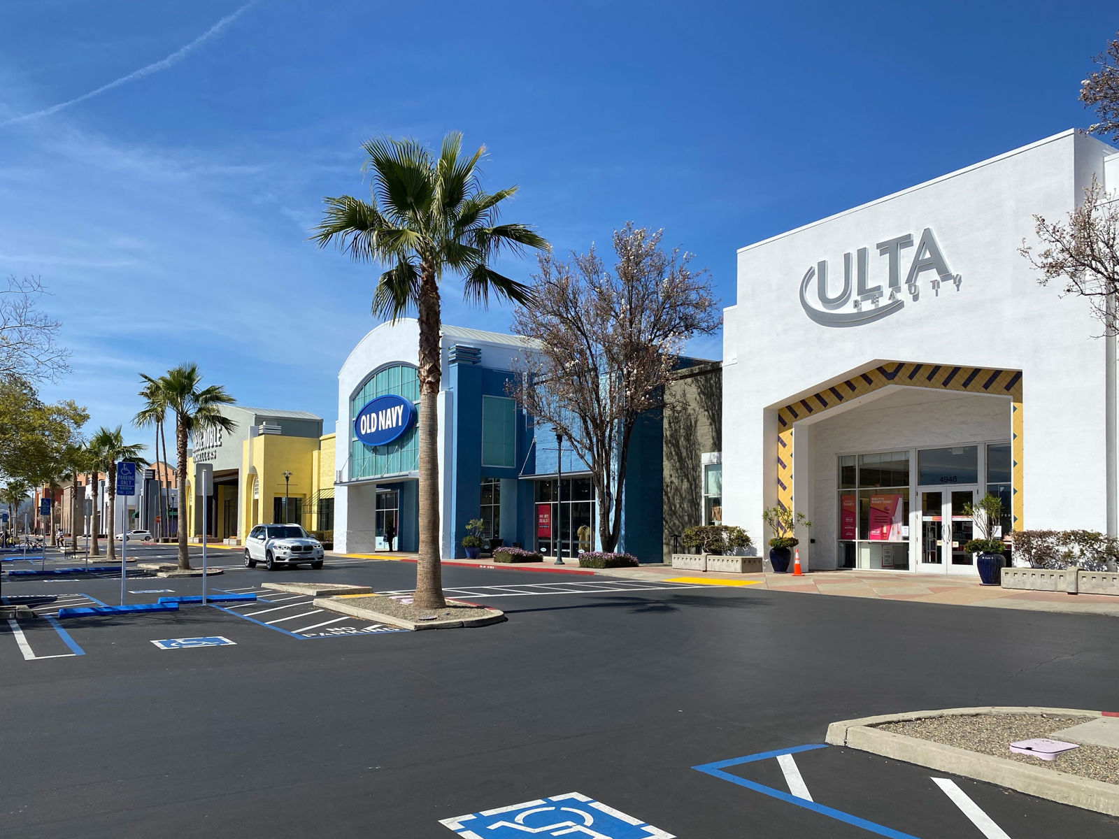 ULTA Old Navy Frontage Photo 2