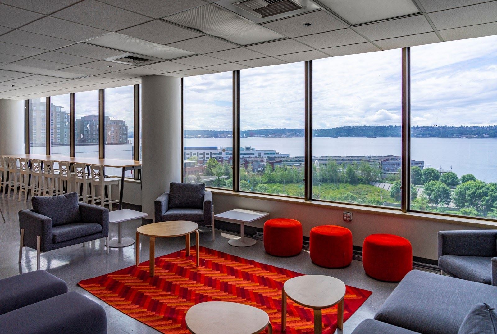 3005_1st_ave_interior_before_suite_view_001