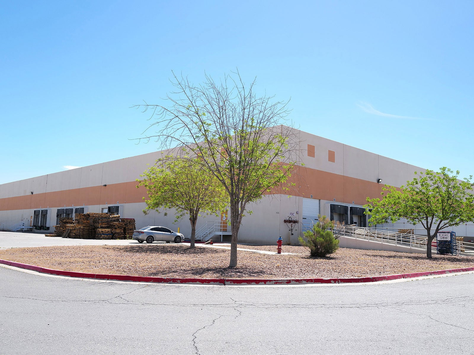 9500 Plaza Circle - Dock Door Photo