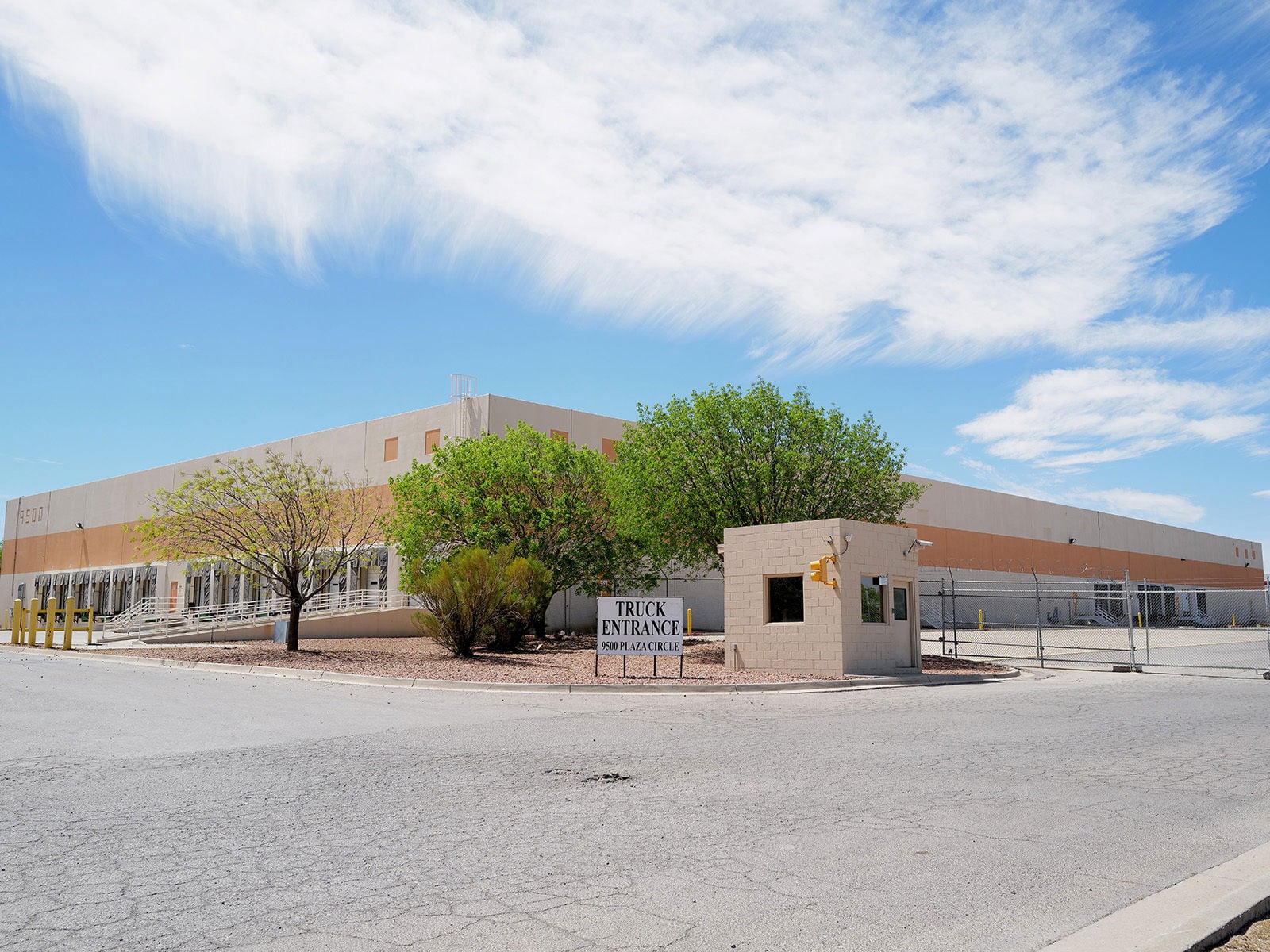 9500 Plaza Circle - Truck Court