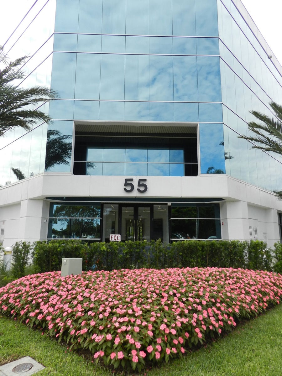 55 Weston - Front Flowers.JPG