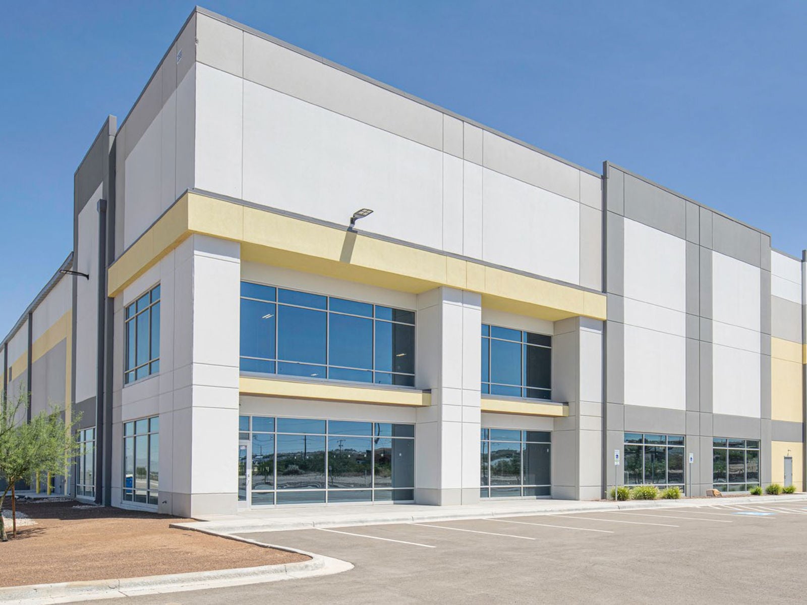 13699 Gateway Boulevard West, Suite 200 - Front Photo