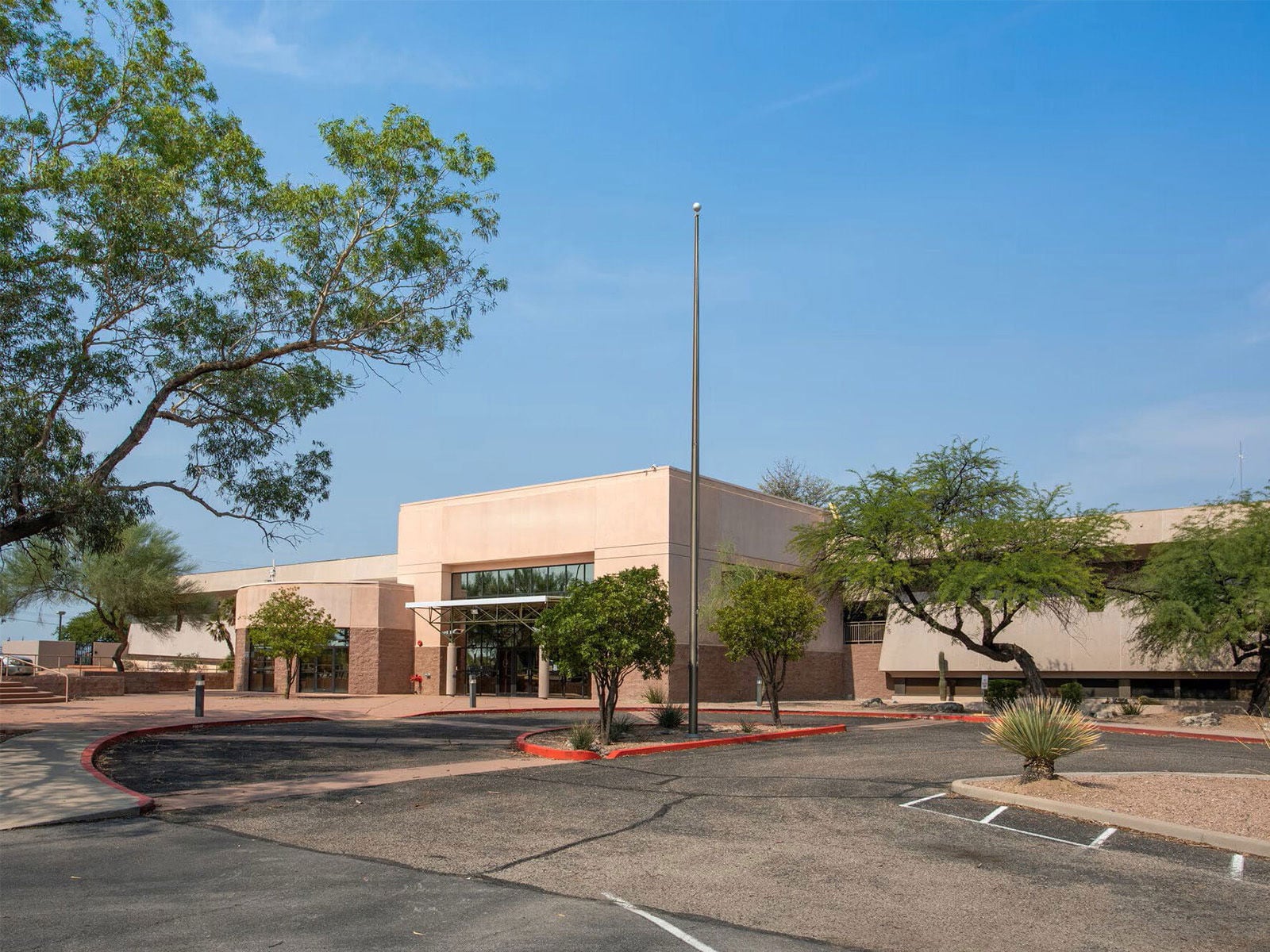 4850 S Park Ave - Cover