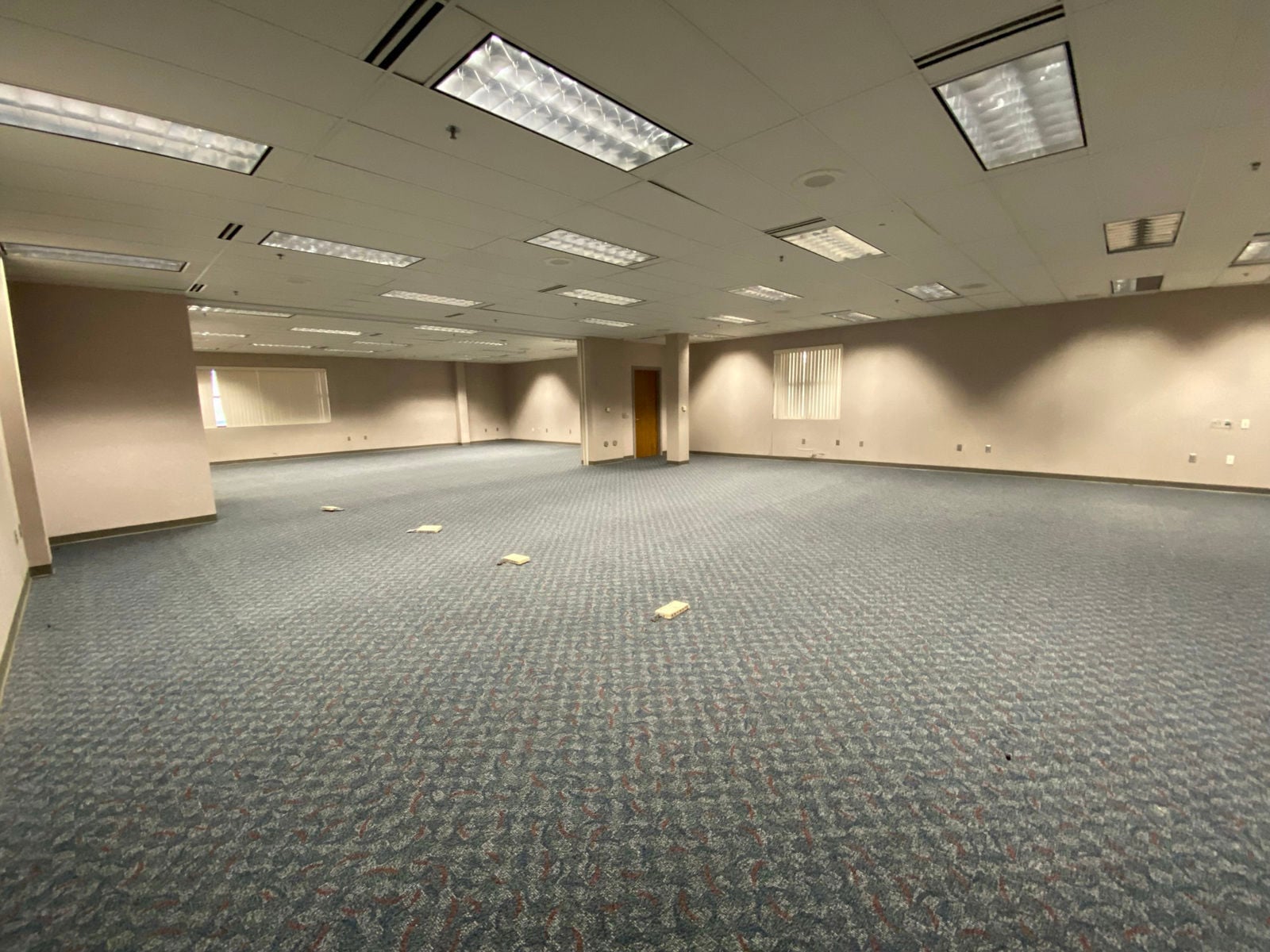 03_Large Office Area wiht Partition