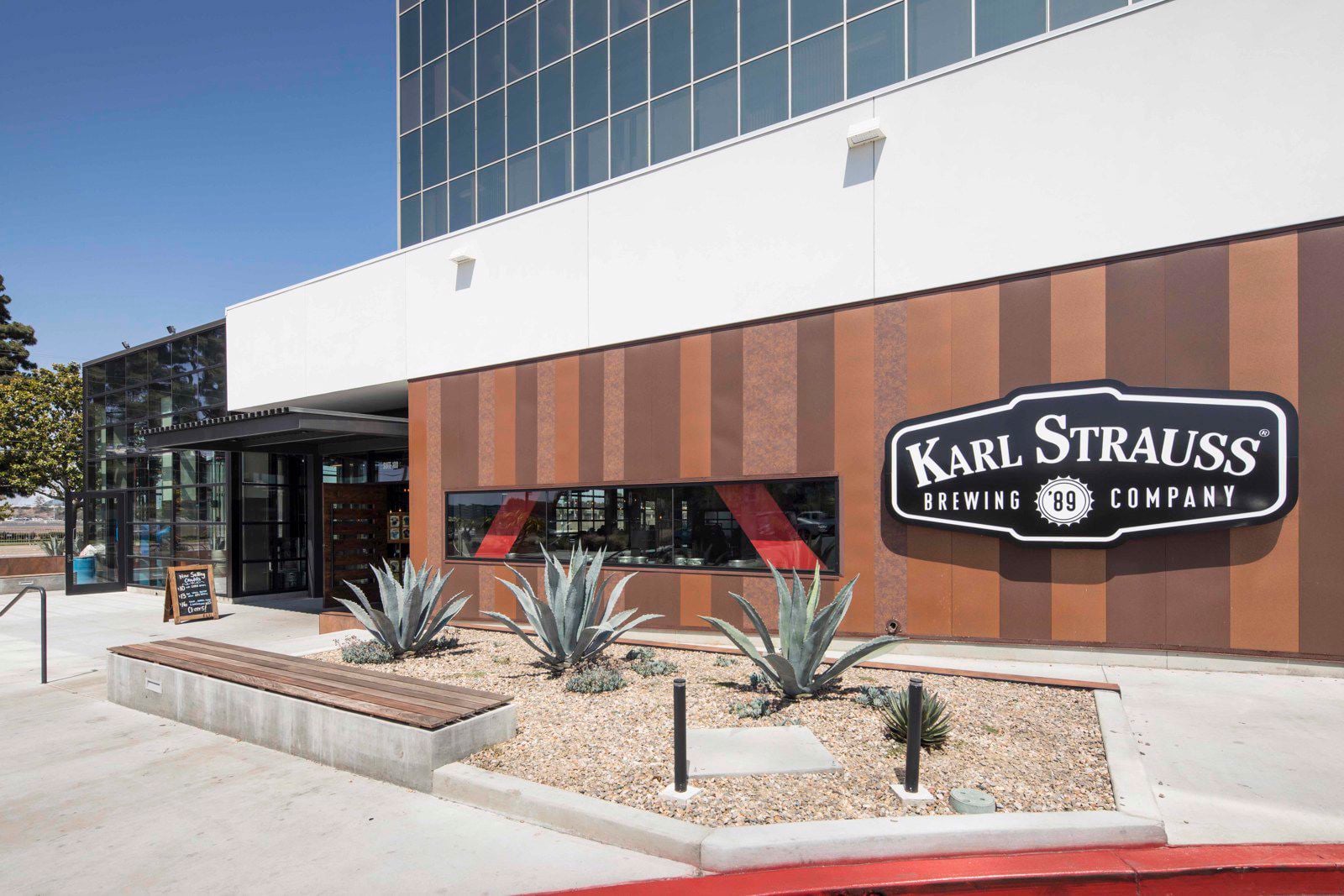 AXS18_EXT_066_reduced_2390