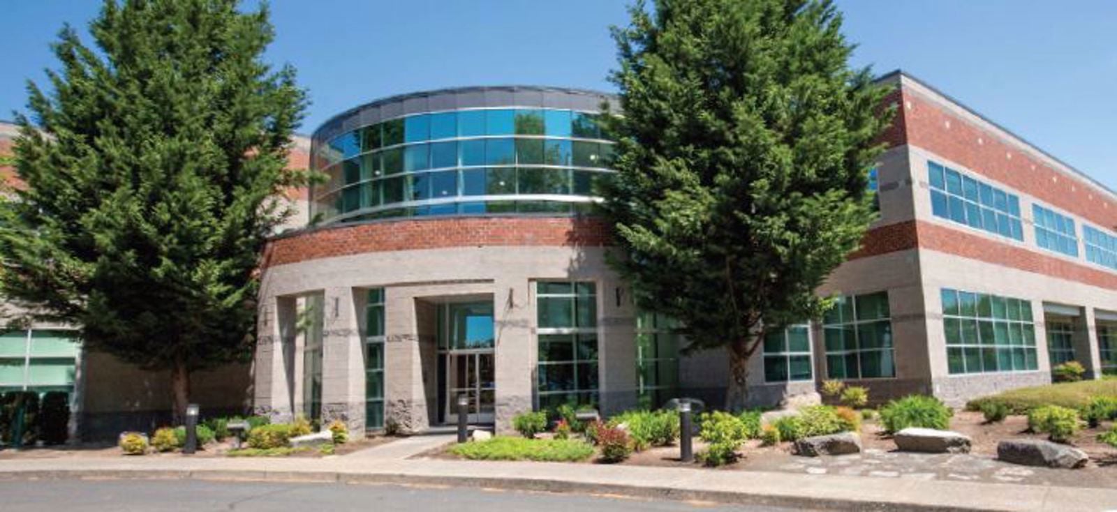 Commons Main Bldg Pic.JPG