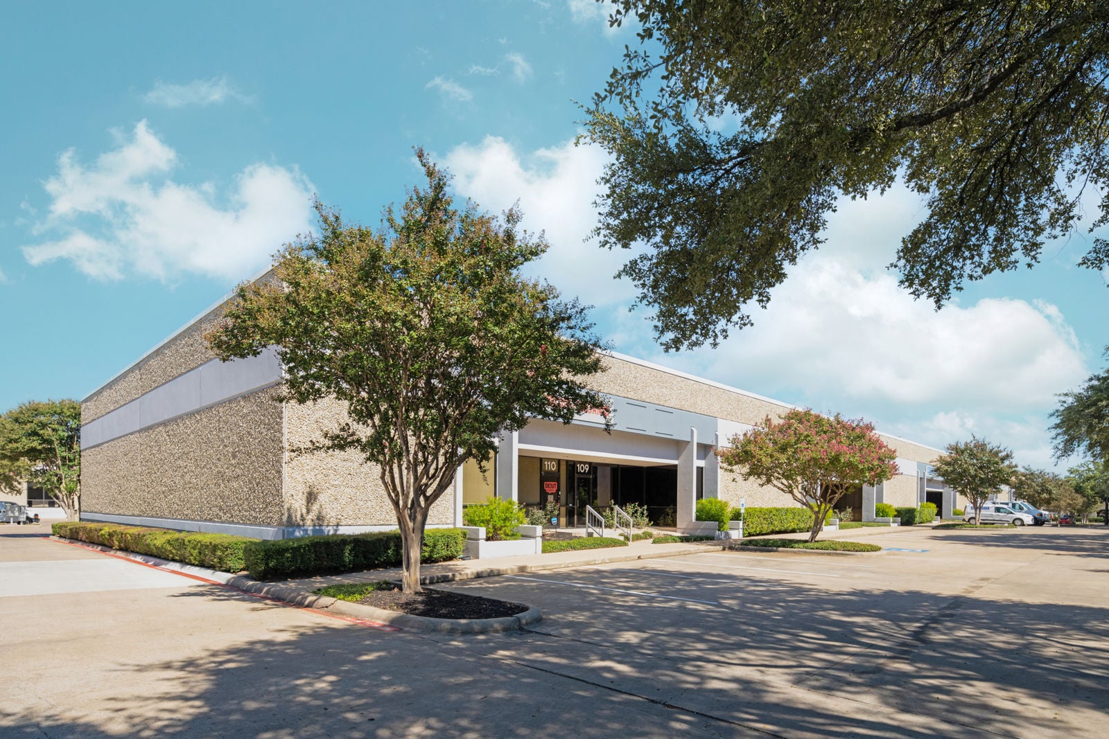 2120DentonDr_2022_PropertyPhoto_br46144 3