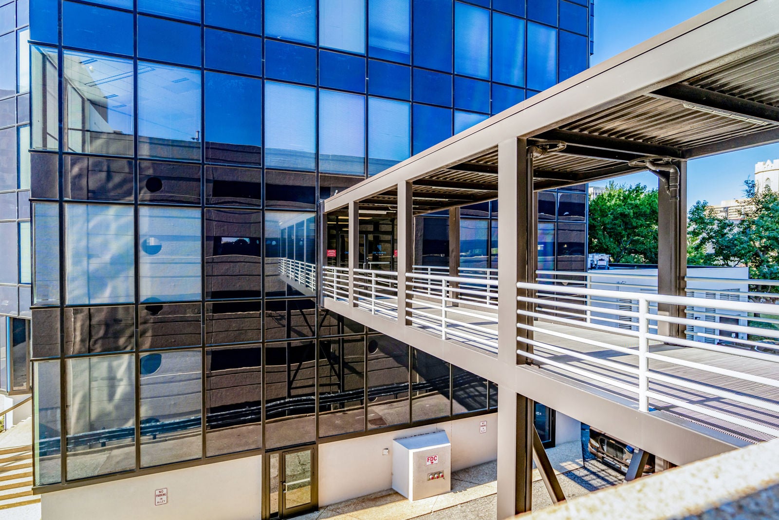 One Memphis Place - Sky Bridge