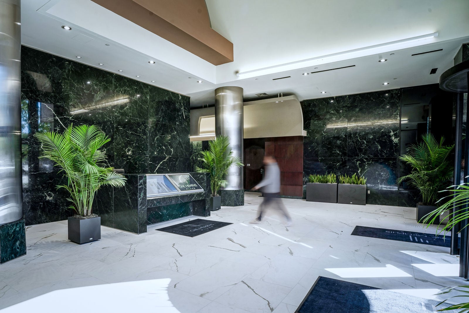 One Memphis Place - Lobby