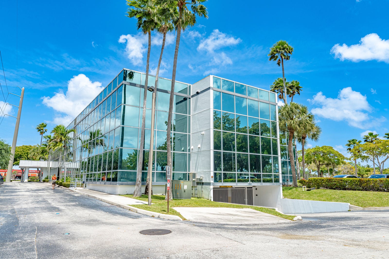 Exterior_1501CorporateDr_BB_37