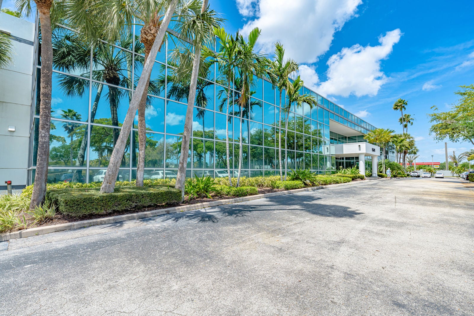 Exterior_1501CorporateDr_BB_15