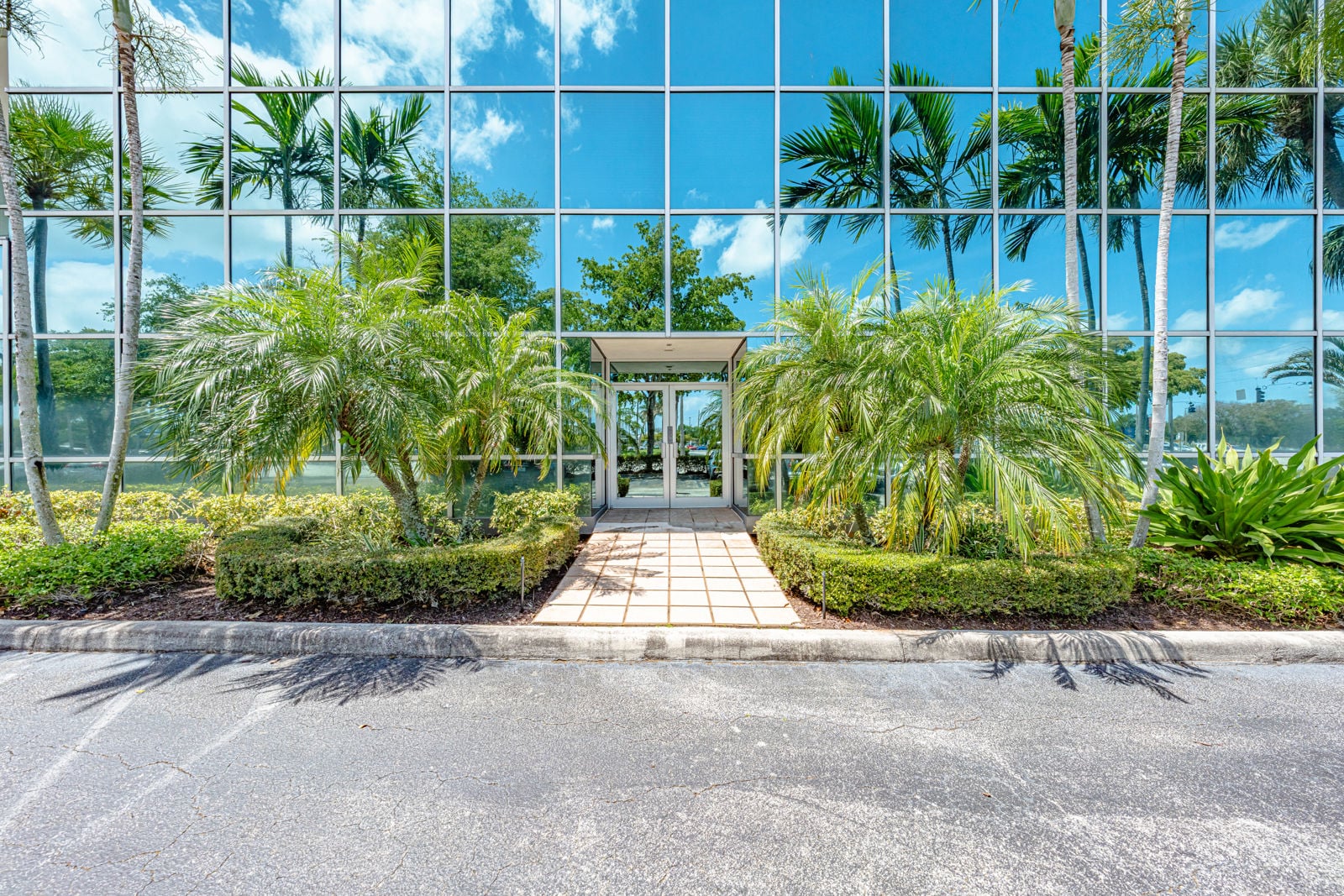 Exterior_1501CorporateDr_BB_20