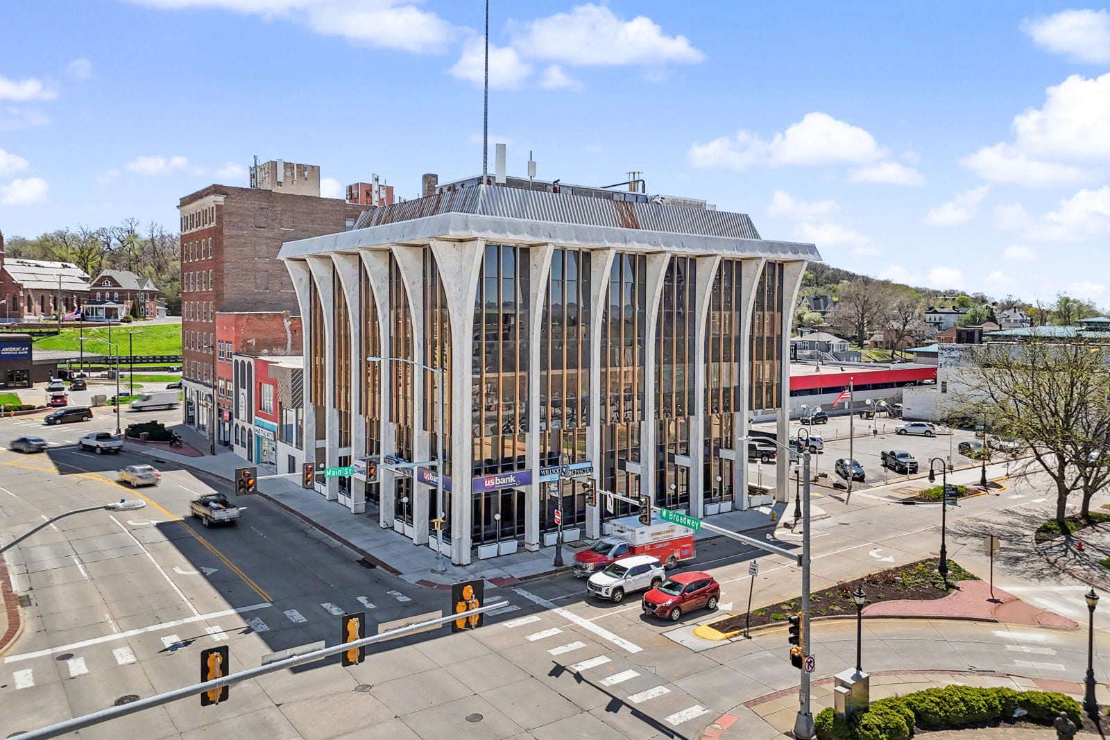 421 W Broadway