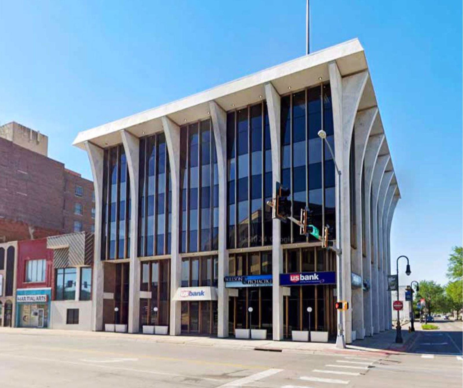 421-W-Broadway_Council-Bluffs-1