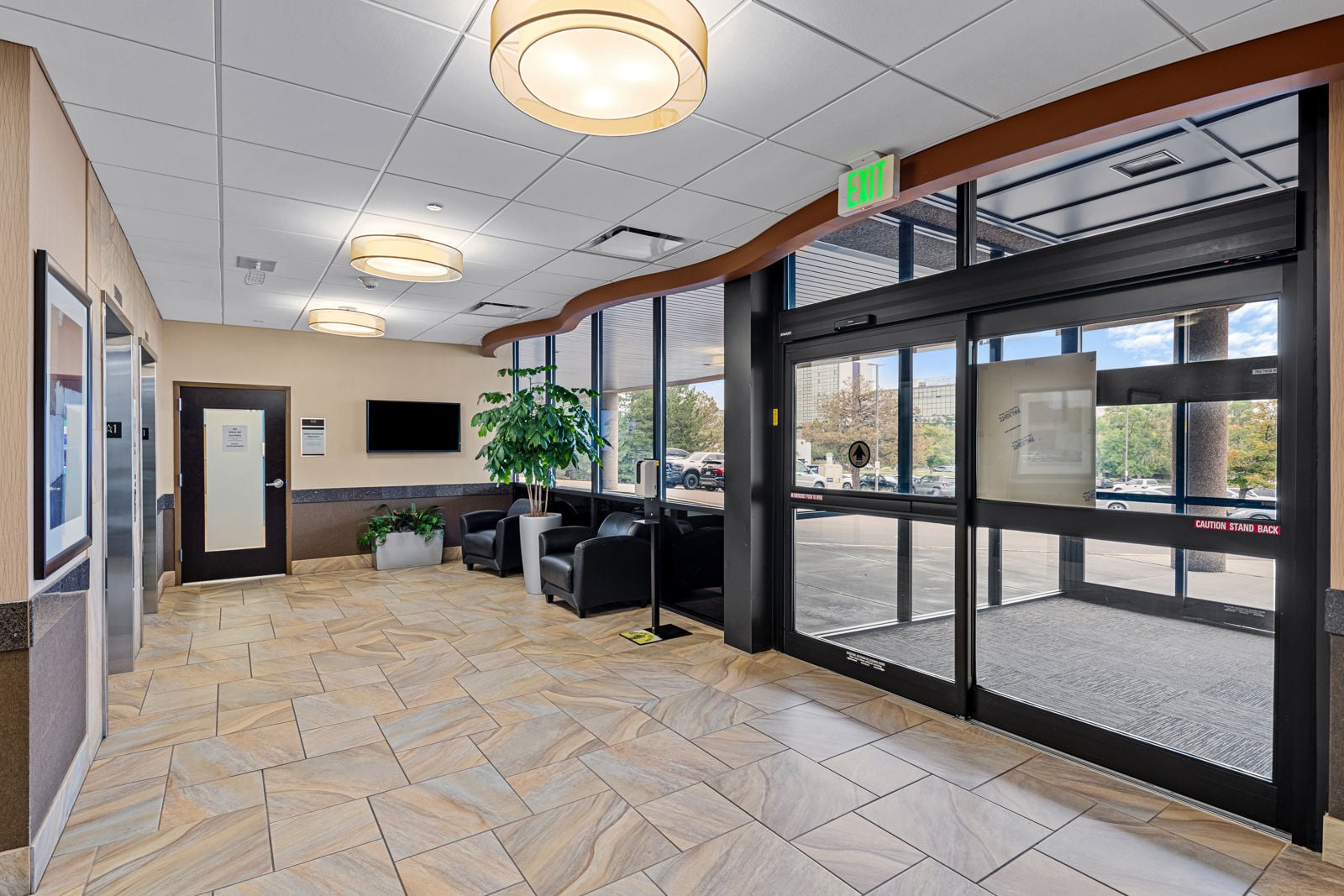 MuntzStudios-255Union-main lobby-51