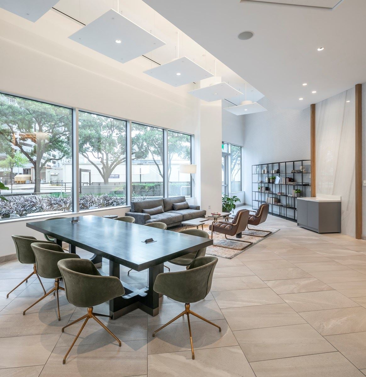 Four Oaks Place_1400 Lobby_2021_Mabry Campbell_37