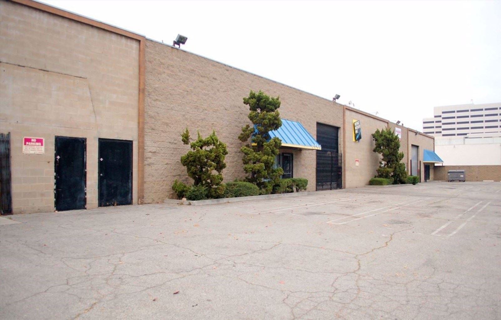 2333-2347 Pontius Ave_ building photo.JPG